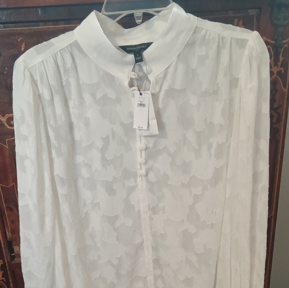 Banana Republic Textured Jacquard Floral White Blouse